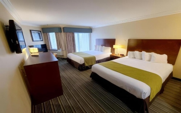 HUNTINGTON BEACH INN image 11