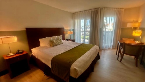 HUNTINGTON BEACH INN image 12