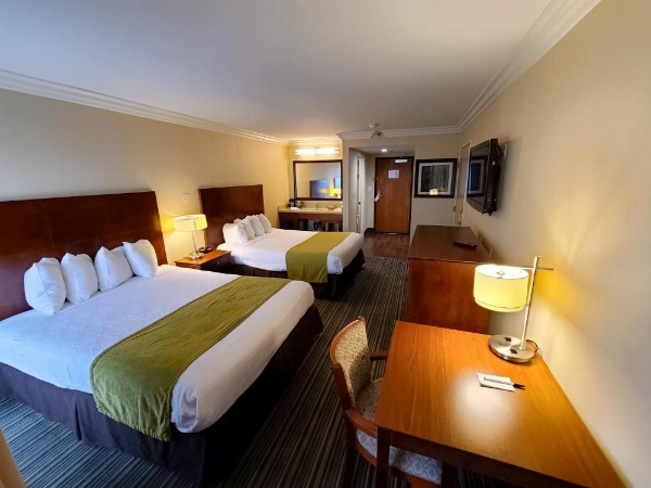 HUNTINGTON BEACH INN image 25